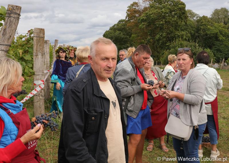 Uczestnicy VIII Winobrania na Winnicy Samorządowej w Zaborze