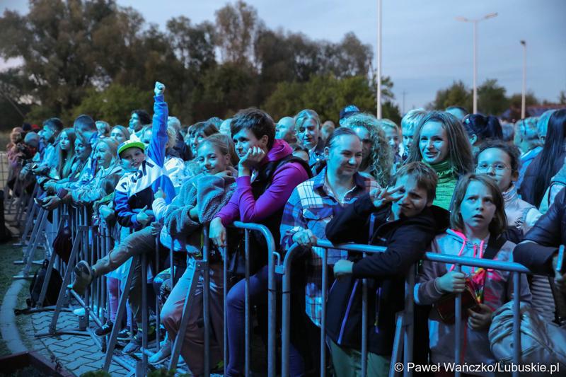 Publiczność na koncercie Kayah podczas VIII Winobrania na Winnicy Samorządowej w Zaborze