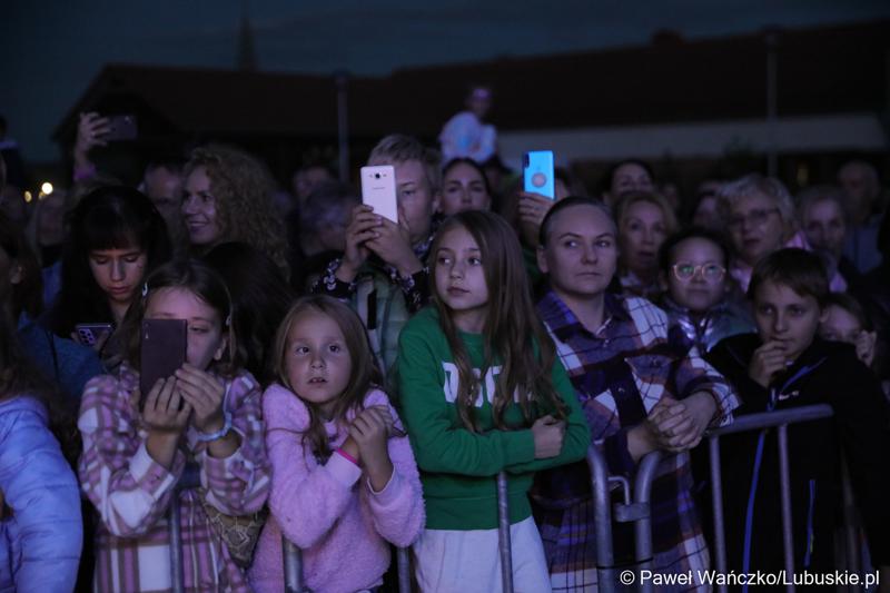 Publiczność na koncercie Kayah podczas VIII Winobrania na Winnicy Samorządowej w Zaborze