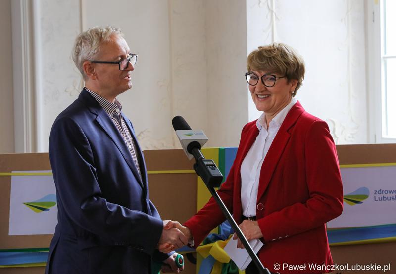 Dyrektor Centrum Leczenia Dzieci i Młodzieży w Zaborze Andrzej Żywień oraz Marszałek województwa lubuskiego Elżbieta Anna Polak.