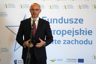 25 września 2023 r. Pałac Książęcy w Żaganiu. Laureaci i nominowani z powiatu żagańskiego w konkursie „Fundusze Europejskie warte zachodu”. Laury wręczali członek Zarządu Województwa Lubuskiego Marcin Jabłoński i poseł Waldemar Sługocki