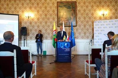 25 września 2023 r. Pałac Książęcy w Żaganiu. Laureaci i nominowani z powiatu żagańskiego w konkursie „Fundusze Europejskie warte zachodu”. Laury wręczali członek Zarządu Województwa Lubuskiego Marcin Jabłoński i poseł Waldemar Sługocki