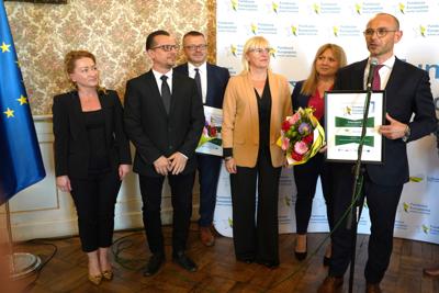 25 września 2023 r. Pałac Książęcy w Żaganiu. Laureaci i nominowani z powiatu żagańskiego w konkursie „Fundusze Europejskie warte zachodu”. Laury wręczali członek Zarządu Województwa Lubuskiego Marcin Jabłoński i poseł Waldemar Sługocki