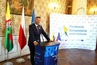 25 września 2023 r. Pałac Książęcy w Żaganiu. Laureaci i nominowani z powiatu żagańskiego w konkursie „Fundusze Europejskie warte zachodu”. Laury wręczali członek Zarządu Województwa Lubuskiego Marcin Jabłoński i poseł Waldemar Sługocki
