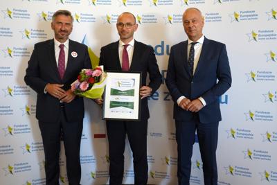 25 września 2023 r. Pałac Książęcy w Żaganiu. Laureaci i nominowani z powiatu żagańskiego w konkursie „Fundusze Europejskie warte zachodu”. Laury wręczali członek Zarządu Województwa Lubuskiego Marcin Jabłoński i poseł Waldemar Sługocki