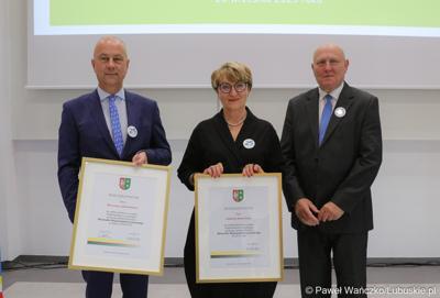 28 września 2023 r. podczas uroczystej sesji Sejmiku Województwa Lubuskiego w Parku Technologii Kosmicznych w Zielonej Górze Nowym Kisielinie świętowano 25-lecie Samorządu Województwa Lubuskiego. Na zdjęciu Marszałek Województwa Lubuskiego Elżbieta Anna Polak, Członek Zarządu Województwa Lubuskiego Marcin Jabłoński (z lewej) oraz przewodniczący Sejmiku Województwa Lubuskiego Wacław Maciuszonek.