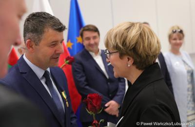 Marszałek Elżbieta Anna Polak oraz przewodniczący Sejmiku Wacław Maciuszonek na uroczystej sesji 28 września wręczyli „Odznaki Honorowe za Zasługi dla Województwa Lubuskiego”.
