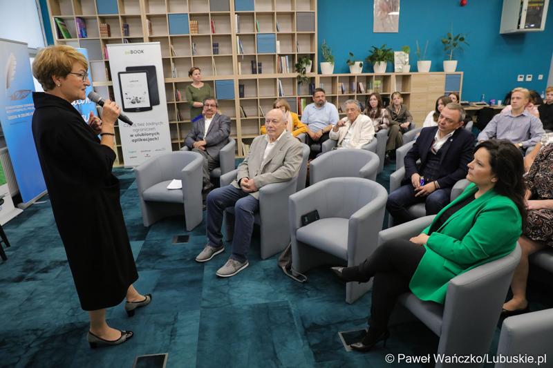 Marszałek Województwa Lubuskiego Elżbieta Anna Polak przemawia do uczestników finału konkursu na Młodzieżowego Dziennikarza Roku Województwa Lubuskiego