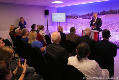 Prezes Zarządu Szpitala Uniwersyteckiego w Zielonej Górze dr Marek Działoszyński przemawia podczas uroczystego otwarcia budynku Klinicznego Oddziału Anestezjologii i Intensywnej Terapii oraz Klinicznego Oddziału Okulistyki wraz z poradniami.