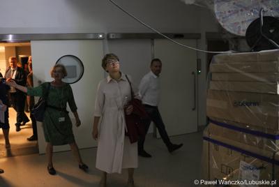 Marszałek Województwa Lubuskiego Elżbieta Anna Polak zwiedza nowo otwarty budynek Klinicznego Oddziału Anestezjologii i Intensywnej Terapii oraz Klinicznego Oddziału Okulistyki wraz z poradniami.