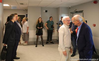 Zwiedzanie nowo otwartego budynku Klinicznego Oddziału Anestezjologii i Intensywnej Terapii oraz Klinicznego Oddziału Okulistyki wraz z poradniami.