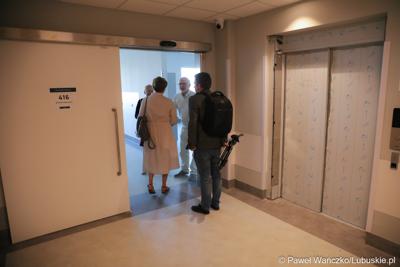 Zwiedzanie nowo otwartego budynku Klinicznego Oddziału Anestezjologii i Intensywnej Terapii oraz Klinicznego Oddziału Okulistyki wraz z poradniami.