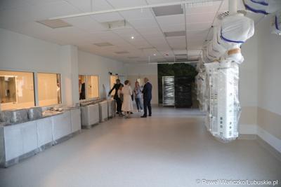 Zwiedzanie nowo otwartego budynku Klinicznego Oddziału Anestezjologii i Intensywnej Terapii oraz Klinicznego Oddziału Okulistyki wraz z poradniami.
