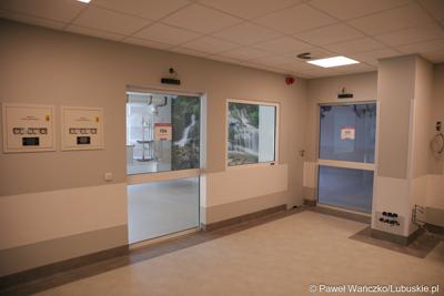 Jedno z pomieszczeń nowo otwartego budynku Klinicznego Oddziału Anestezjologii i Intensywnej Terapii oraz Klinicznego Oddziału Okulistyki wraz z poradniami.