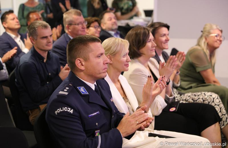 Uczestnicy uroczystego otwarcia budynku Klinicznego Oddziału Anestezjologii i Intensywnej Terapii oraz Klinicznego Oddziału Okulistyki wraz z poradniami.