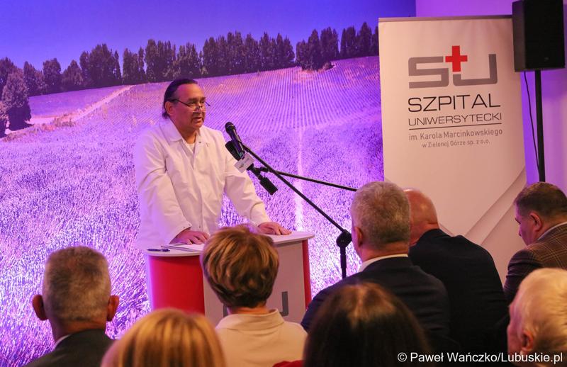 Uczestnicy uroczystego otwarcia budynku Klinicznego Oddziału Anestezjologii i Intensywnej Terapii oraz Klinicznego Oddziału Okulistyki wraz z poradniami.