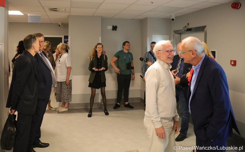 Zwiedzanie nowo otwartego budynku Klinicznego Oddziału Anestezjologii i Intensywnej Terapii oraz Klinicznego Oddziału Okulistyki wraz z poradniami.