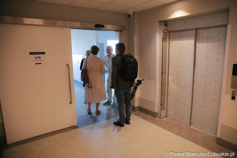 Zwiedzanie nowo otwartego budynku Klinicznego Oddziału Anestezjologii i Intensywnej Terapii oraz Klinicznego Oddziału Okulistyki wraz z poradniami.