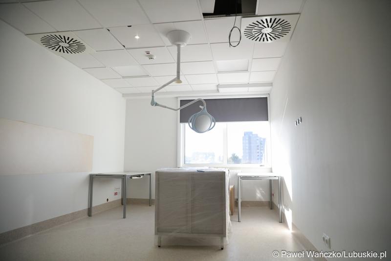 Jedno z pomieszczeń nowo otwartego budynku Klinicznego Oddziału Anestezjologii i Intensywnej Terapii oraz Klinicznego Oddziału Okulistyki wraz z poradniami.