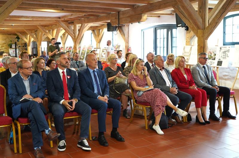 Wręczenie nagród w konkursie "Fundusze Europejskie warte zachodu" w Folwarku Zamkowym w Żarach