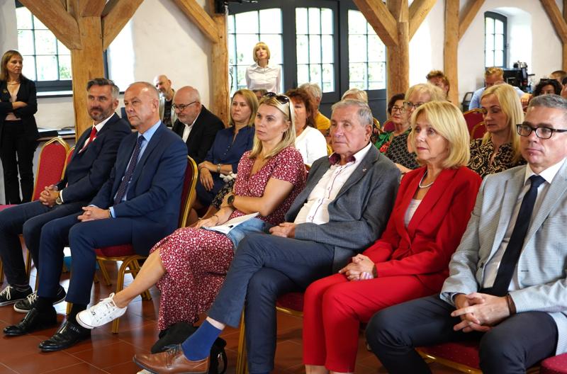 Wręczenie nagród w konkursie "Fundusze Europejskie warte zachodu" w Folwarku Zamkowym w Żarach