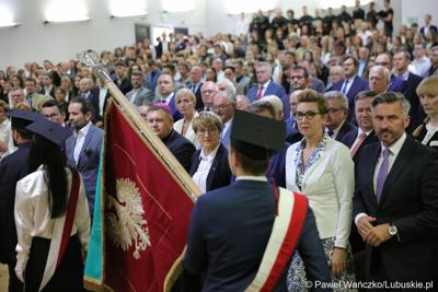 Uczestnicy uroczystej inauguracji roku akademickiego 2023/2024 na Uniwersytecie Zielonogórskim 