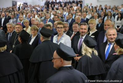 Uczestnicy uroczystej inauguracji roku akademickiego 2023/2024 na Uniwersytecie Zielonogórskim 