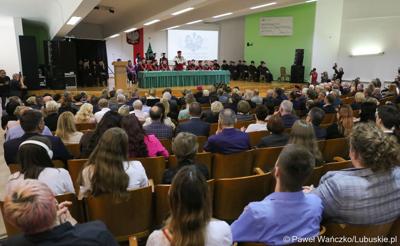 Uczestnicy uroczystej inauguracji roku akademickiego 2023/2024 na Uniwersytecie Zielonogórskim 