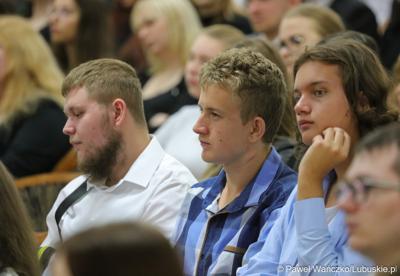 Uczestnicy uroczystej inauguracji roku akademickiego 2023/2024 na Uniwersytecie Zielonogórskim 