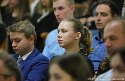 Uczestnicy uroczystej inauguracji roku akademickiego 2023/2024 na Uniwersytecie Zielonogórskim 