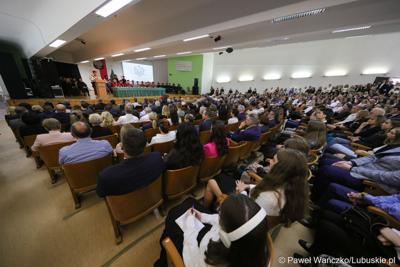 Uczestnicy uroczystej inauguracji roku akademickiego 2023/2024 na Uniwersytecie Zielonogórskim 