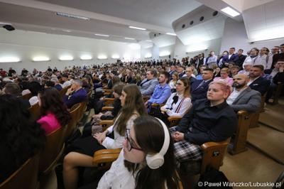 Uczestnicy uroczystej inauguracji roku akademickiego 2023/2024 na Uniwersytecie Zielonogórskim 