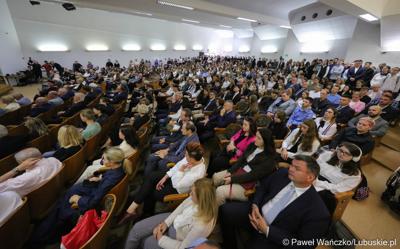 Uczestnicy uroczystej inauguracji roku akademickiego 2023/2024 na Uniwersytecie Zielonogórskim 