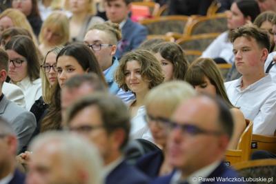 Uczestnicy uroczystej inauguracji roku akademickiego 2023/2024 na Uniwersytecie Zielonogórskim 
