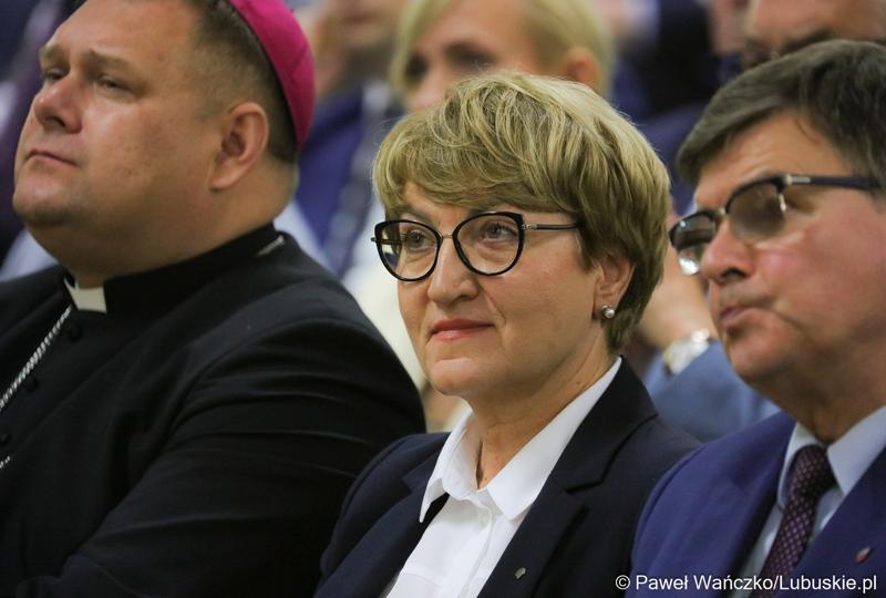 Marszałek Województwa Lubuskiego Elżbieta Anna Polak podczas uroczystej inauguracji roku akademickiego 2023/2024 na Uniwersytecie Zielonogórskim