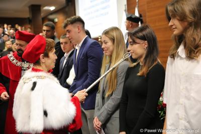 Uczestnicy inauguracji roku akademickiego 2023/2024 w auli Akademii im. Jakuba z Paradyża w Gorzowie Wlkp.