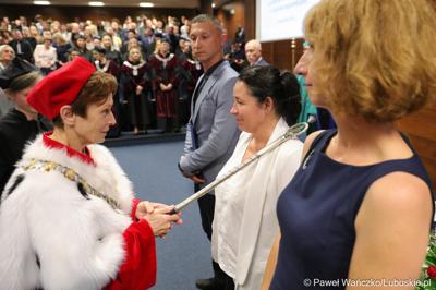 Uczestnicy inauguracji roku akademickiego 2023/2024 w auli Akademii im. Jakuba z Paradyża w Gorzowie Wlkp.