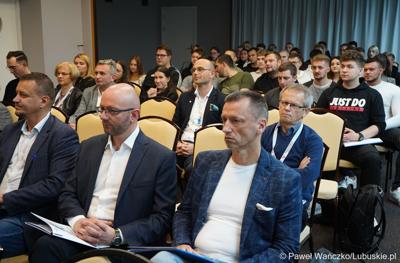 Uczestnicy III Konferencji Naukowej: Znaczenie transportu w rozwoju społeczno-gospodarczym województwa lubuskiego