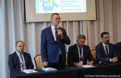 Uczestnicy III Konferencji Naukowej: Znaczenie transportu w rozwoju społeczno-gospodarczym województwa lubuskiego