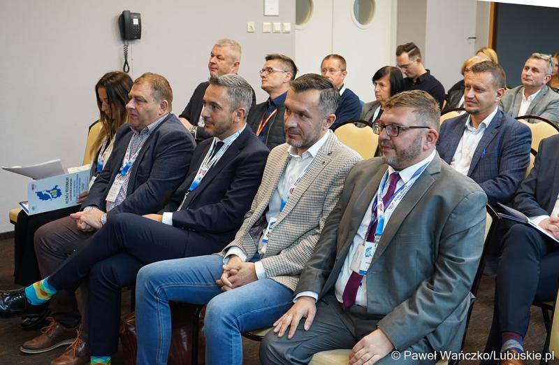 Uczestnicy III Konferencji Naukowej: Znaczenie transportu w rozwoju społeczno-gospodarczym województwa lubuskiego