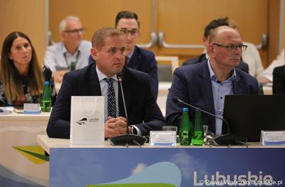 Wicemarszałkowie Województwa Lubuskiego Łukasz Porycki (z lewej) i Stanisław Tomczyszyn
