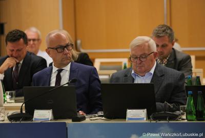 Członkowie Zarządu Województwa Lubuskiego Marcin Jabłoński i Tadeusz Jędrzejczak.
