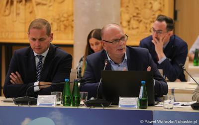 Wicemarszałkowie Województwa Lubuskiego Łukasz Porycki (z lewej) i Stanisław Tomczyszyn