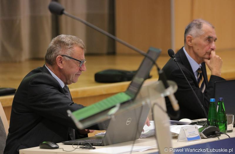 Członkowie Prezydium Sejmiku Województwa Lubuskiego podczas LVII Sesja Sejmiku Województwa Lubuskiego. Od lewej: Tadeusz Ardeli, Wacław Maciuszonek, Mirosław Marcinkiewicz oraz Jerzy Wierchowicz