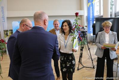 Członkowie Zarządu Województwa Lubuskiego spotkali się z pracownikami Urzędu Marszałkowskiego Województwa Lubuskiego, którzy świętują jubileusz pracy zawodowej. 