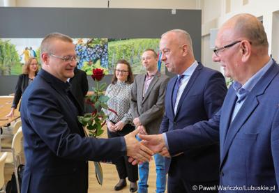 Członkowie Zarządu Województwa Lubuskiego spotkali się z pracownikami Urzędu Marszałkowskiego Województwa Lubuskiego, którzy świętują jubileusz pracy zawodowej. 