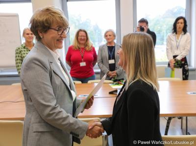 Członkowie Zarządu Województwa Lubuskiego spotkali się z pracownikami Urzędu Marszałkowskiego Województwa Lubuskiego, którzy świętują jubileusz pracy zawodowej. 