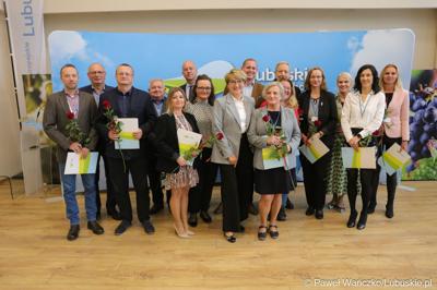Członkowie Zarządu Województwa Lubuskiego spotkali się z pracownikami Urzędu Marszałkowskiego Województwa Lubuskiego, którzy świętują jubileusz pracy zawodowej. 