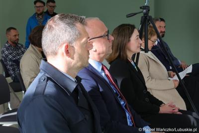 Budowa nowego Pawilonu Rehabilitacyjnego w Lubuskim Centrum Ortopedii w Świebodzinie jest na finiszu. W środę 11 października 2023 r. lecznica otrzymała dodatkowe wsparcie – 3,3 mln zł z funduszy europejskich.
