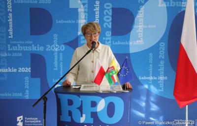 Marszałek Elżbieta Anna Polak przemawia podczas konferencji prasowej w nowym Pawilonie Rehabilitacyjnym w Lubuskim Centrum Ortopedii w Świebodzinie 